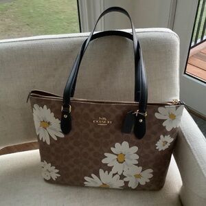 NWT Coach Gallery Tote Bag In Signature Canvas With Floral Print